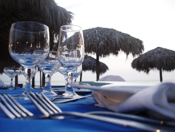 This photo, representative of fine dining (in a tropical setting), was taken by photographer Gabriel Bulla from Isla de Margarita, Venezeula.